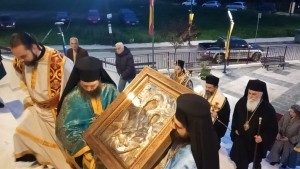 Αγρίνιο: Με θρησκευτική ευλάβεια η υποδοχή της Εικόνας της Παναγίας Τρυπητής