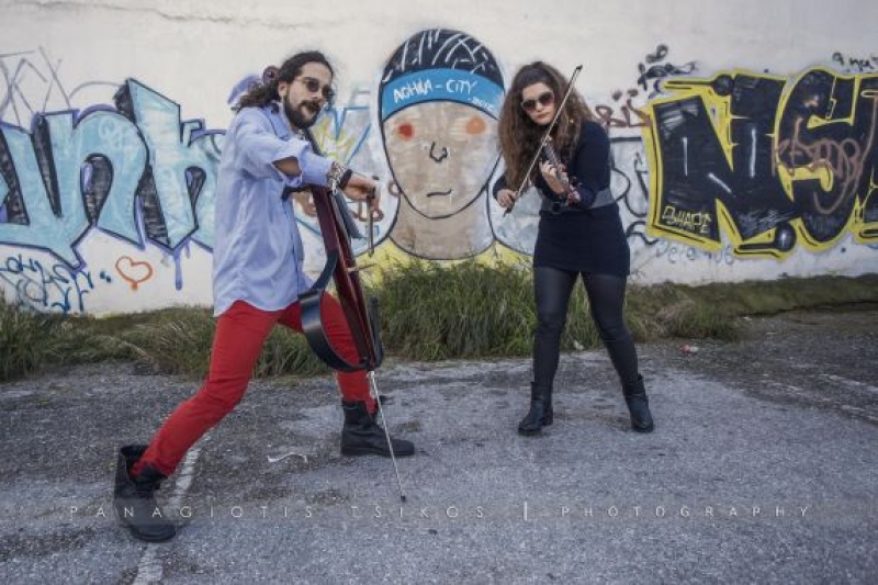 Mια εκρηκτική συναυλία από τους String Demons στην Αρχαία Πλευρώνα