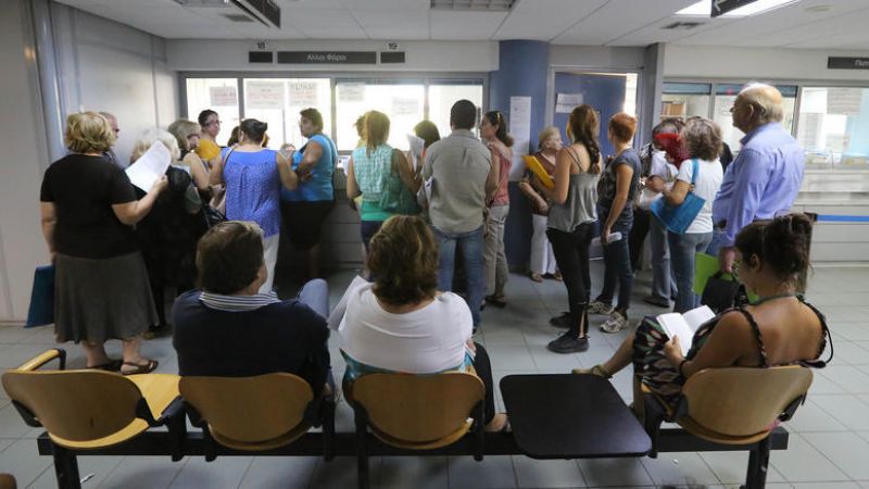 Ψαλιδισμένοι μισθοί για 300.000 δημοσίους υπάλληλους -Ποιοι και πόσα χάνουν