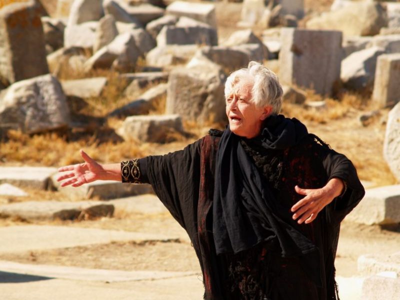 «Από τη γη της πατρίδας μου, στη γη της προσφυγιάς μου πάω…»