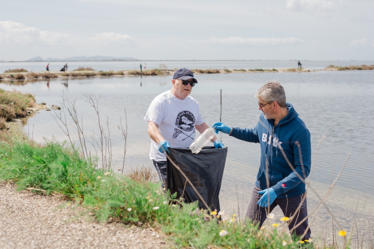 162 σακούλες απορριμμάτων και ένα φορτηγό μπάζα μάζεψαν εθελοντές στην Κλείσοβα