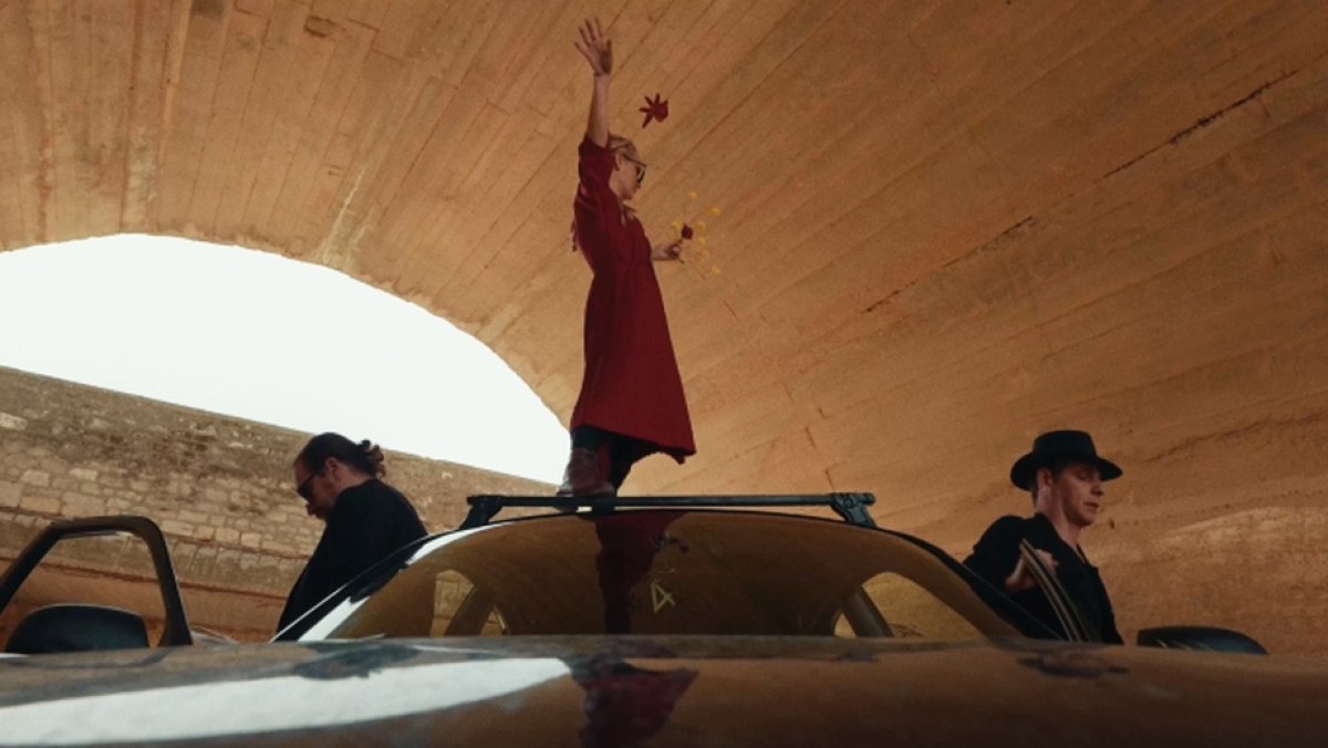 LIA HIDE - CLOUD: Νέο μουσικό κλιπ από την Ελληνίδα με τα διεθνή βραβεία!