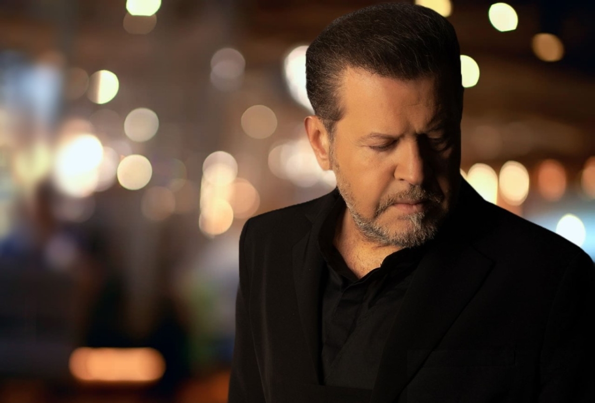 «Εσύ μου γράφεις»: Ο Χάρης Κωστόπουλος επέστρεψε με τραγούδι των Κυριάκου Παπαδόπουλου και Ηλία Φιλίππου