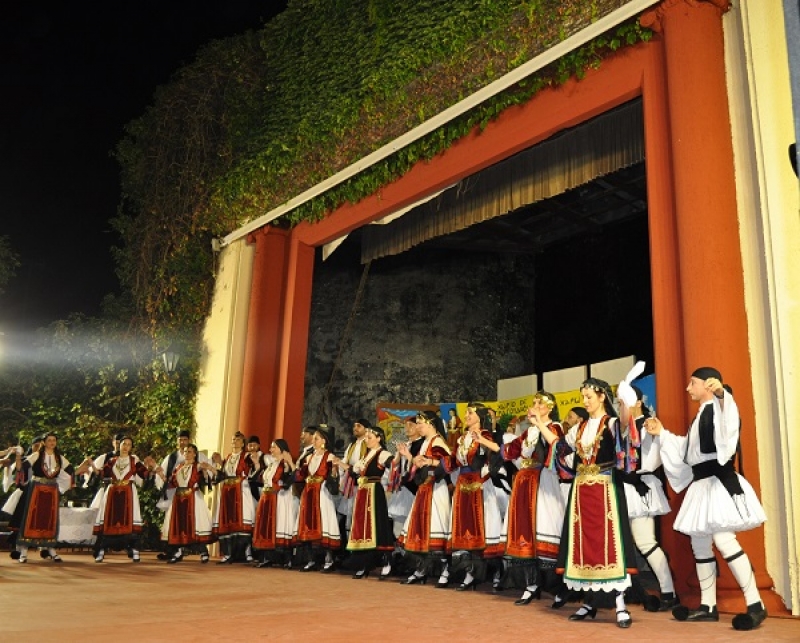 Ελληνίς: Ένα μουσικοχορευτικό υπερθέαμα