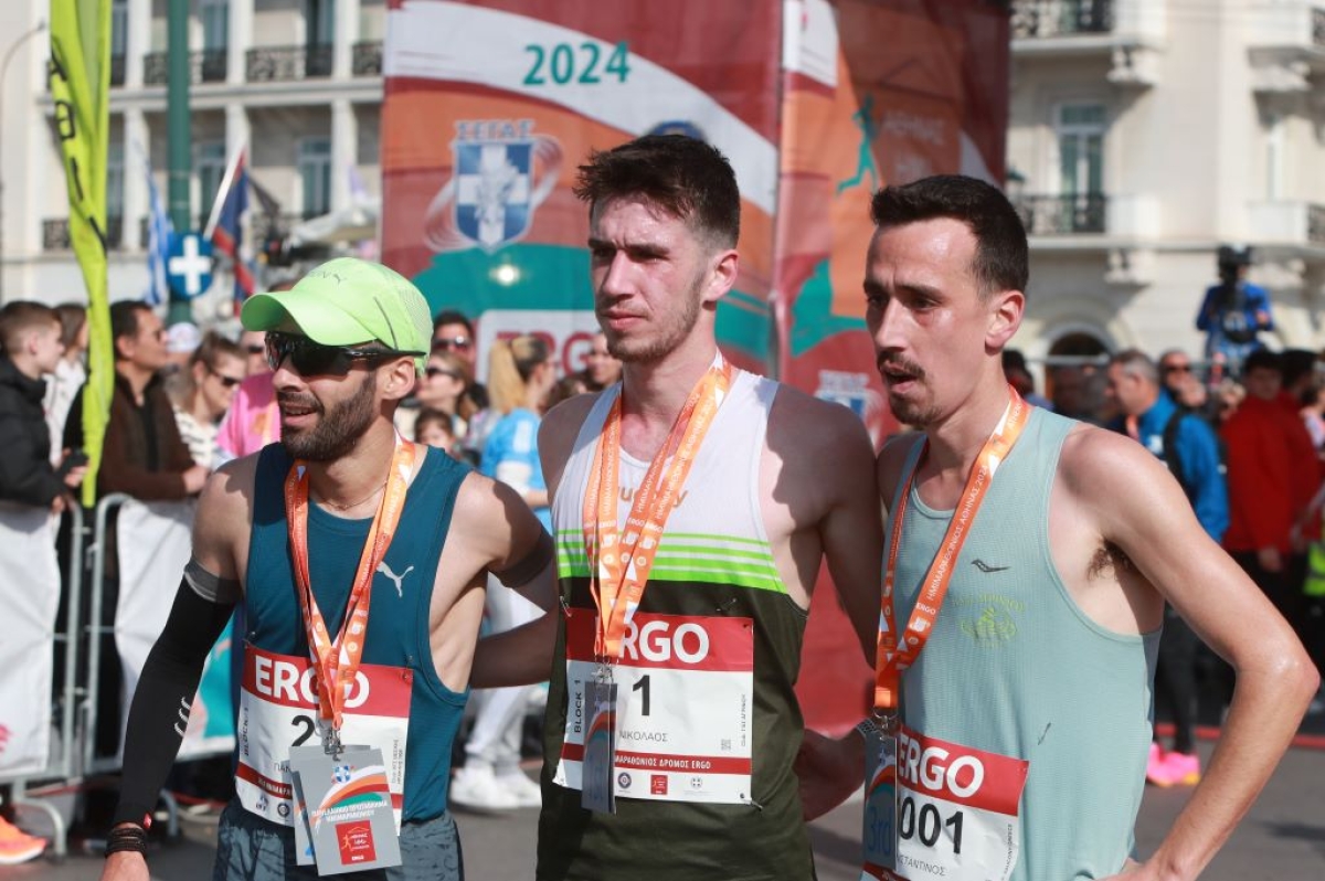 Μεγάλος νικητής στον Ημιμαραθώνιο Αθήνας ο Αγρινιώτης Νίκος Σταμούλης - Στην τριάδα ο Κώστας Σταμούλης!