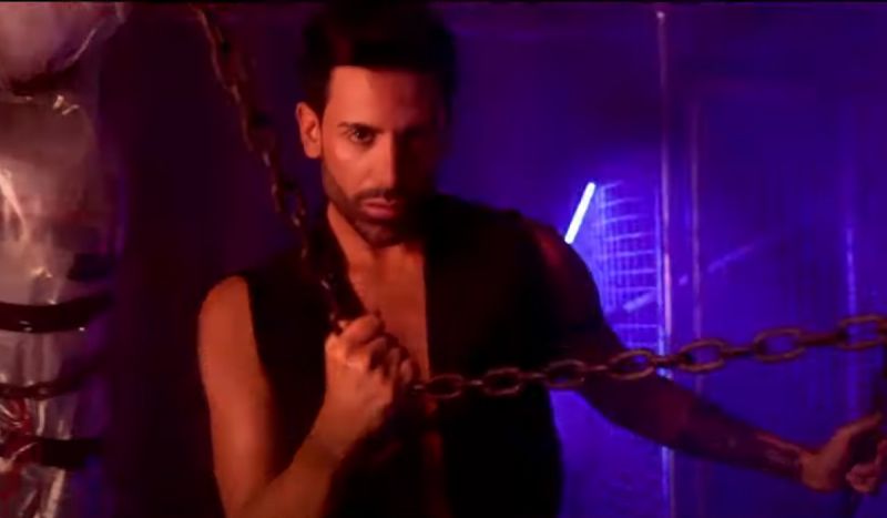 «Έχεις τα μάτια που λατρεύω»: Ο Νίκος Φλωρινιώτης επιστρέφει με νέα διασκευή και βίντεο κλιπ