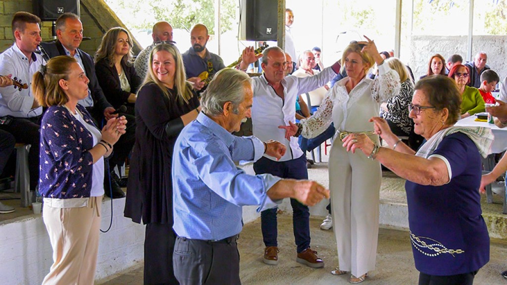 Εδώ χτυπάει ακόμα η καρδιά της παράδοσης – Πανηγύρι στην Αλευράδα όπως παλιά! (Βίντεο)