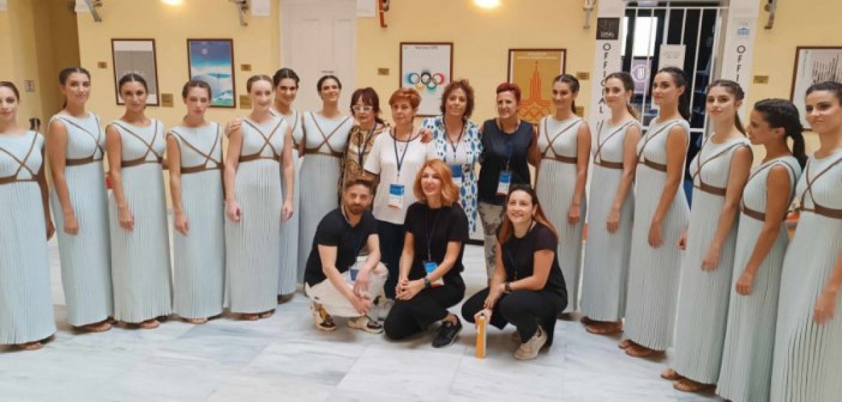 Τις “ιέρειες” στο Καλλιμάρμαρο χτένισαν η Αγρινιώτισσα πρόεδρος και μέλη της Ομοσπονδίας Κομμωτών