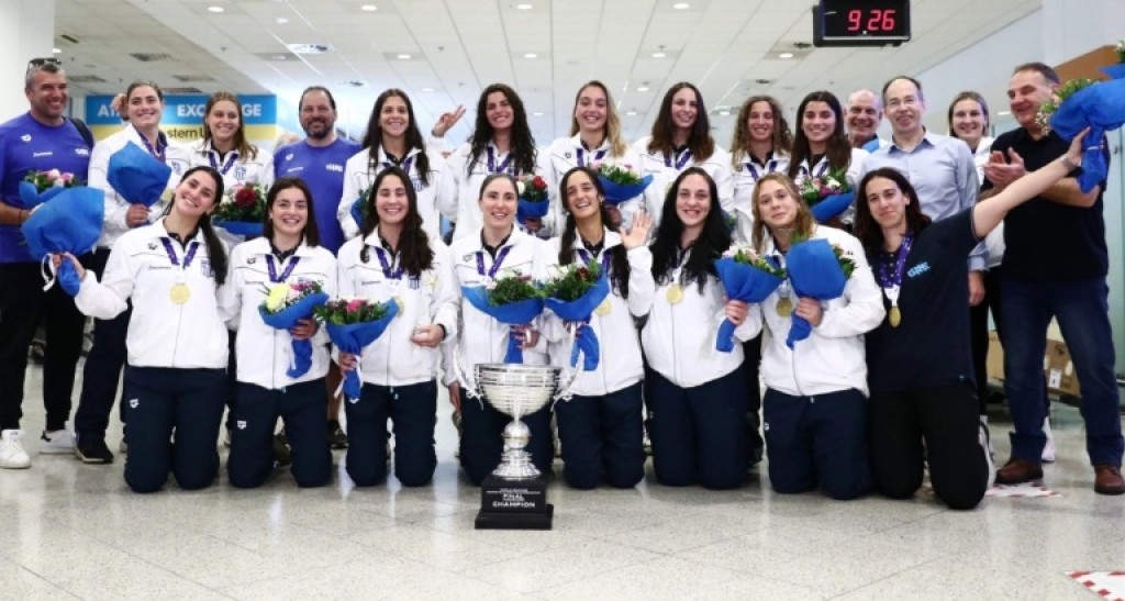 Έφτασαν τα χρυσά κορίτσια του Πόλο μαζι με την κούπα