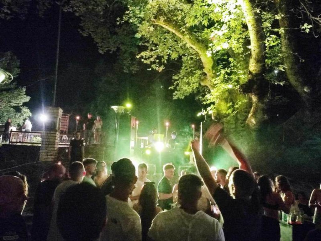 Αγία Σοφία Θέρμου: Το μεγάλο πάρτι του Συλλόγου Νέων επιστρέφει στις πηγές (Σαβ 9/8/2025 23:00)