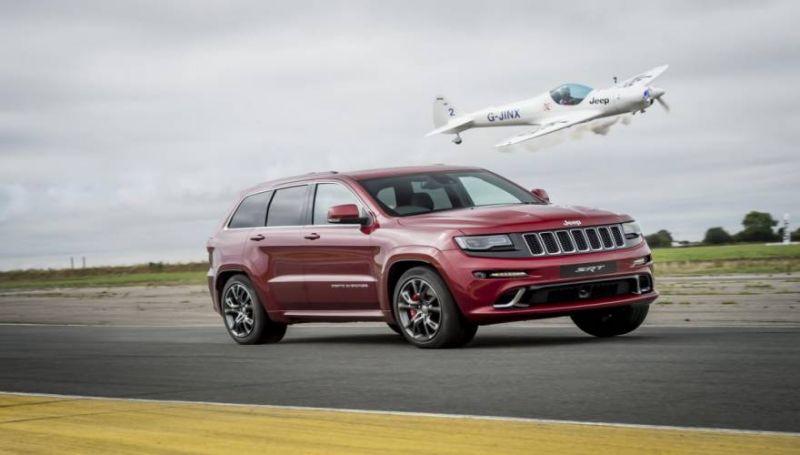 Επική κόντρα Jeep Grand Cherokee SRT με ... αεροπλάνο [βίντεο]