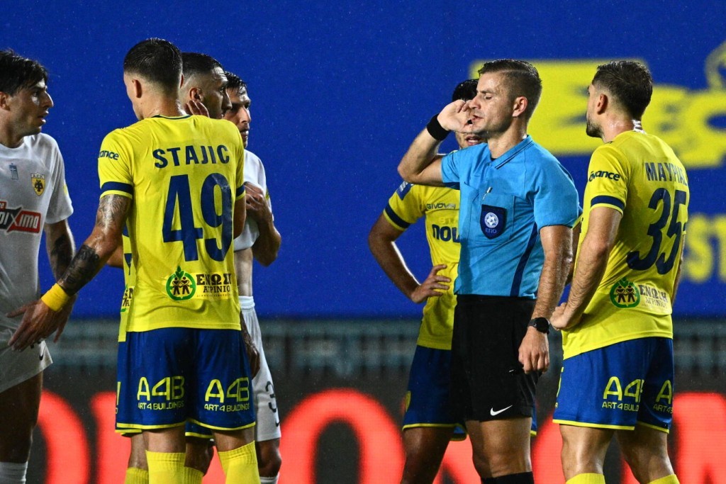 Ο «Κυρ» με σκίτσο πήρε θέση για τις διαμαρτυρίες της ΑΕΚ στο ματς με τον Παναιτωλικό (φωτο)