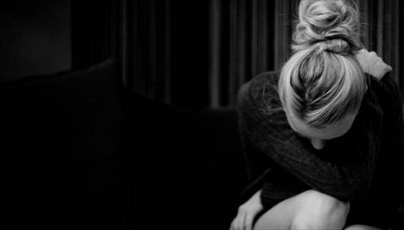 Με ποιους τρόπους εκδηλώνεται η κατάθλιψη πάνω στο σώμα - Τα 8+1 συμπτώματα