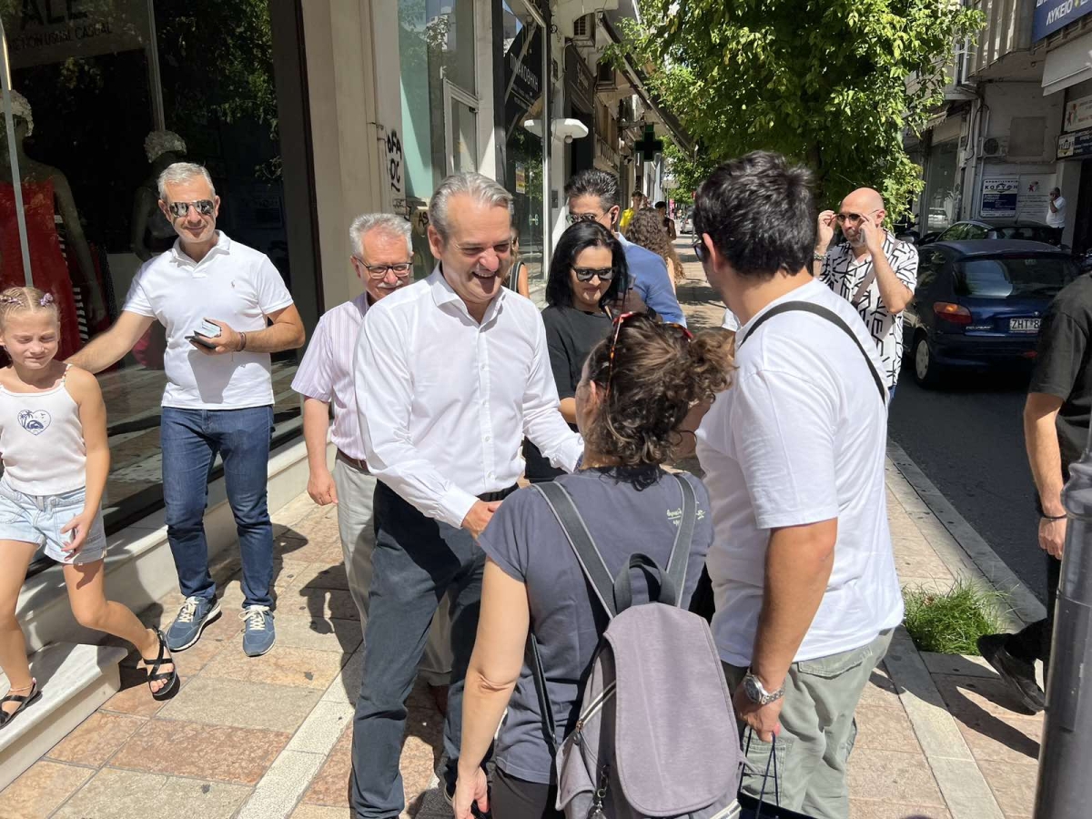 Θερμή υποδοχή για τον Κώστα Πιστιόλα στο κέντρο του Αγρινίου