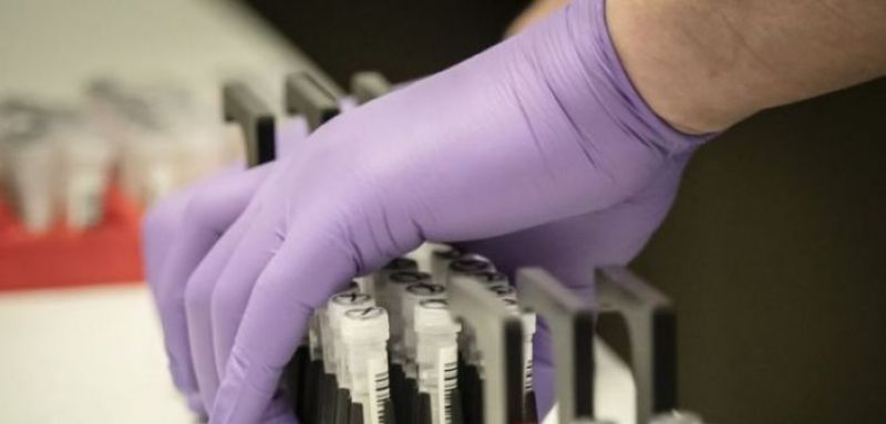 Κορωνοϊός: Βίντεο εξηγεί πόσο εύκολα μεταδίδονται οι ιοί από άνθρωπο σε άνθρωπο