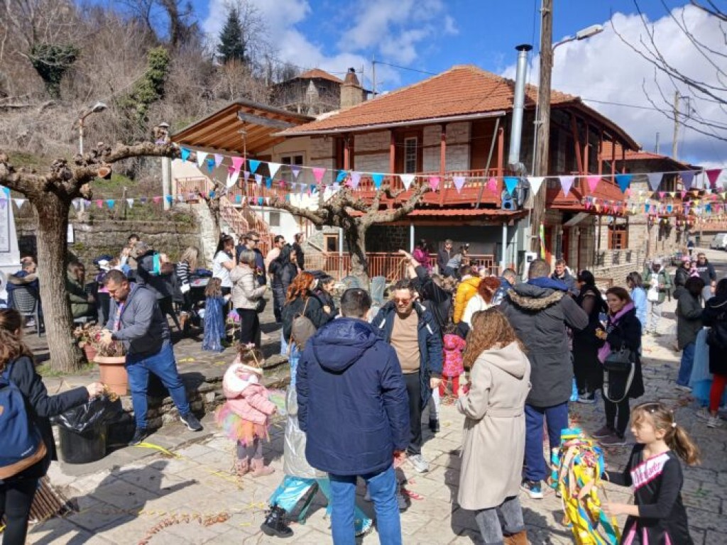 Αποκριά 2025: Κέφι και χορός στην Άνω Χώρα Ναυπακτίας