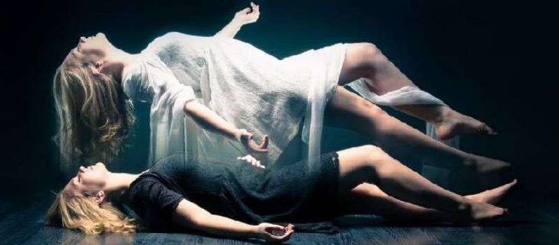 Επιστήμονας υποστηρίζει ότι η ψυχή δεν πεθαίνει: Ταξιδεύει σε άλλο σύμπαν (βίντεο)