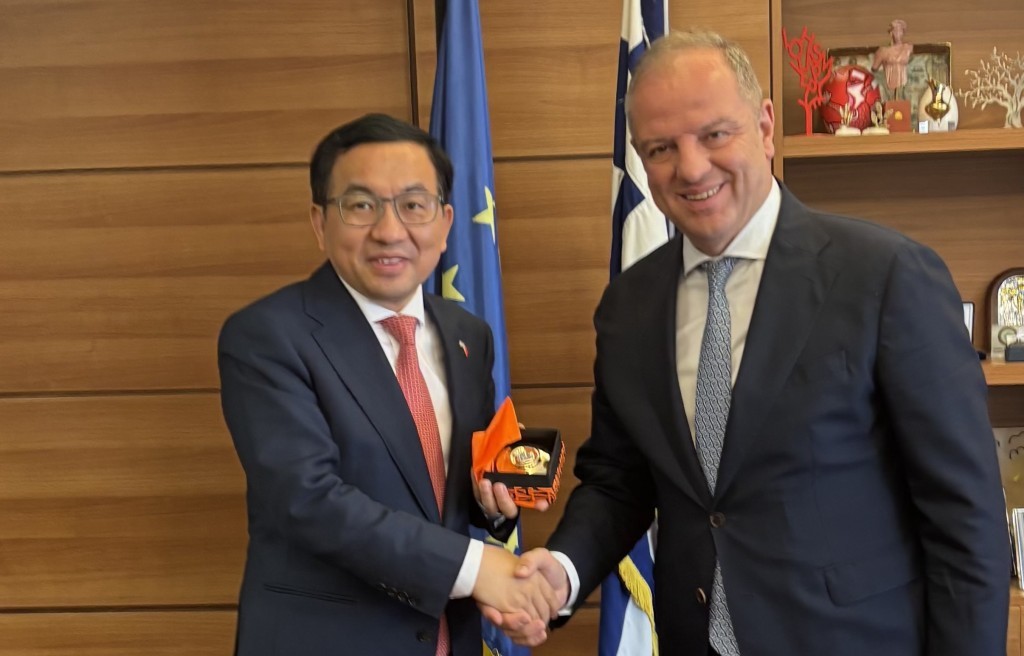 Συνάντηση του ΥφΑΑΤ, Διονύση Σταμενίτη, με τον Πρέσβη της Λαϊκής Δημοκρατίας της Κίνας στην Ελλάδα, Fang Qiu