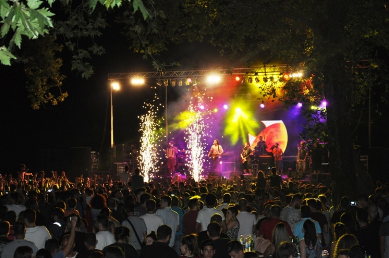 Όλη η πόλη ένα Summer Party!(φωτό-βίντεο)