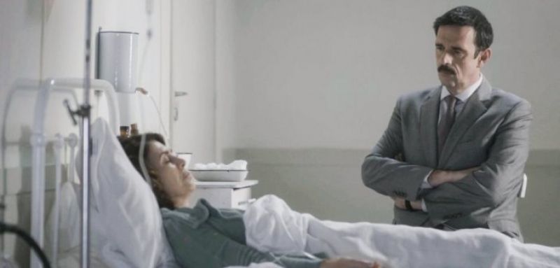 Άγριες Μέλισσες: Ο Δούκας αγωνιά στο πλευρό της Μυρσίνης που χαροπαλεύει