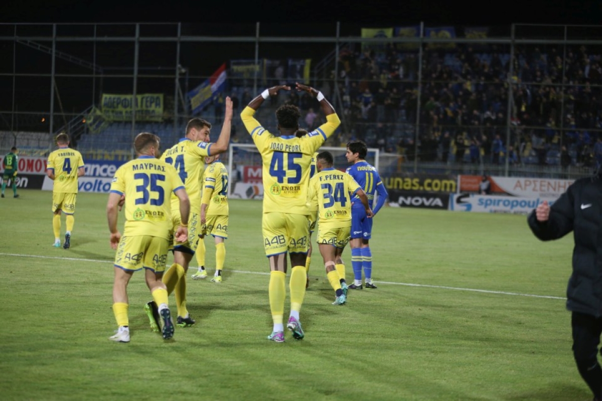 Τα μπράβο του Παναιτωλικού σε διαιτητές και κόσμο