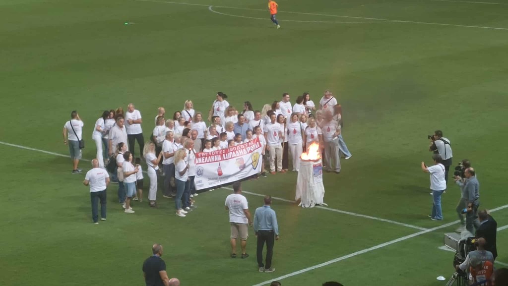Η «Φλόγα της Αγάπης» στο Αγρίνιο: Το «μήνυμα» του εθελοντισμού εξέπεμψε μέσα από το γήπεδο του Παναιτωλικού