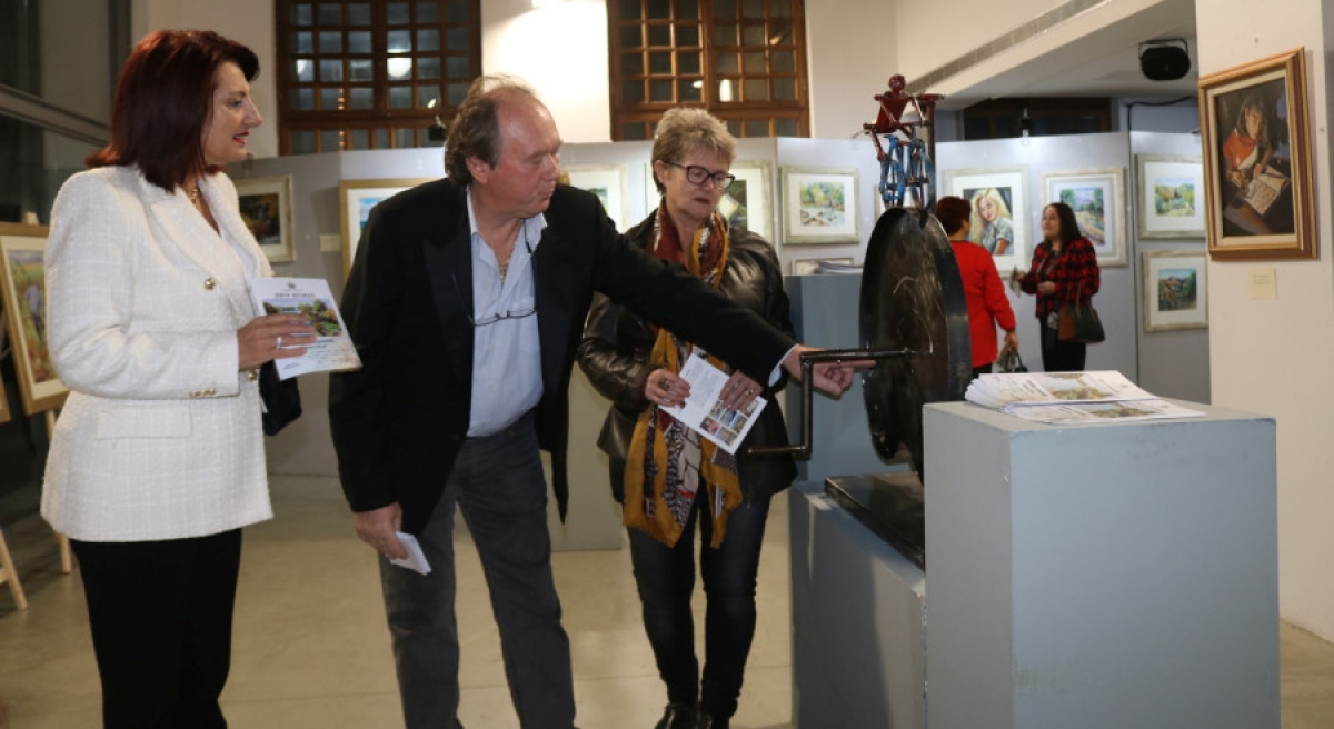 «Χρώμα και Νερό»: Τα εγκαίνια της έκθεσης του Χαράλαμπου Ζαχαρόπουλου στην παλαιά Δημοτική Αγορά