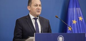 Πέτσας: Τη Δευτέρα οι αποφάσεις για τα μέτρα του Δεκαπενταύγουστου – Τρεις εστίες ανησυχίας