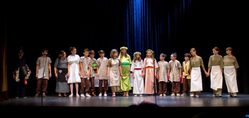 «Ειρήνη» του Αριστοφάνη από μαθητές του 3ου Δημοτικού Σχολείου Αγρινίου (φωτό)