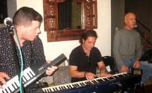 Μεσημέρι με ζωντανή μουσική και καλό φαγητό στο «Δειλινό»