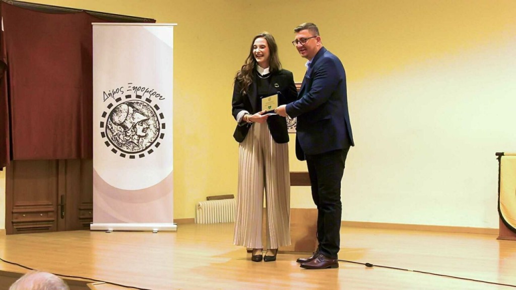 Ξηρόμερο: 19χρονη «αρχόντισσα των βουνών» πρωταγωνίστησε σε ντοκιμαντέρ με το κοπάδι της και βραβεύτηκε