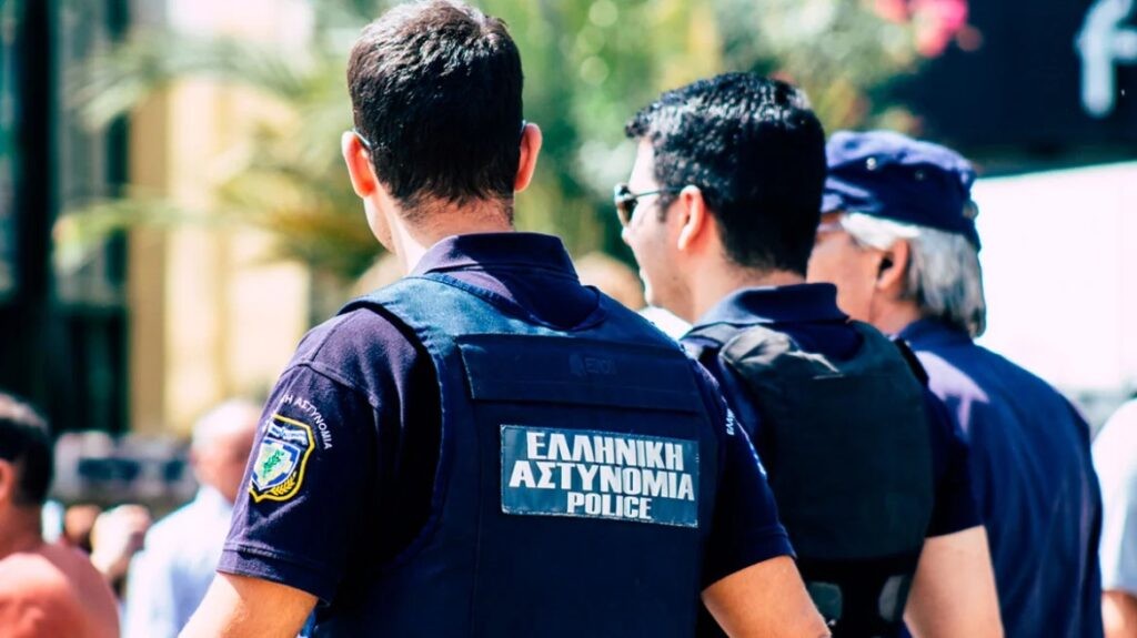 Αυξήσεις στους ενστόλους από τον Οκτώβριο, στα €110 το μήνα η μεσοσταθμική ενίσχυση – Δείτε πίνακες