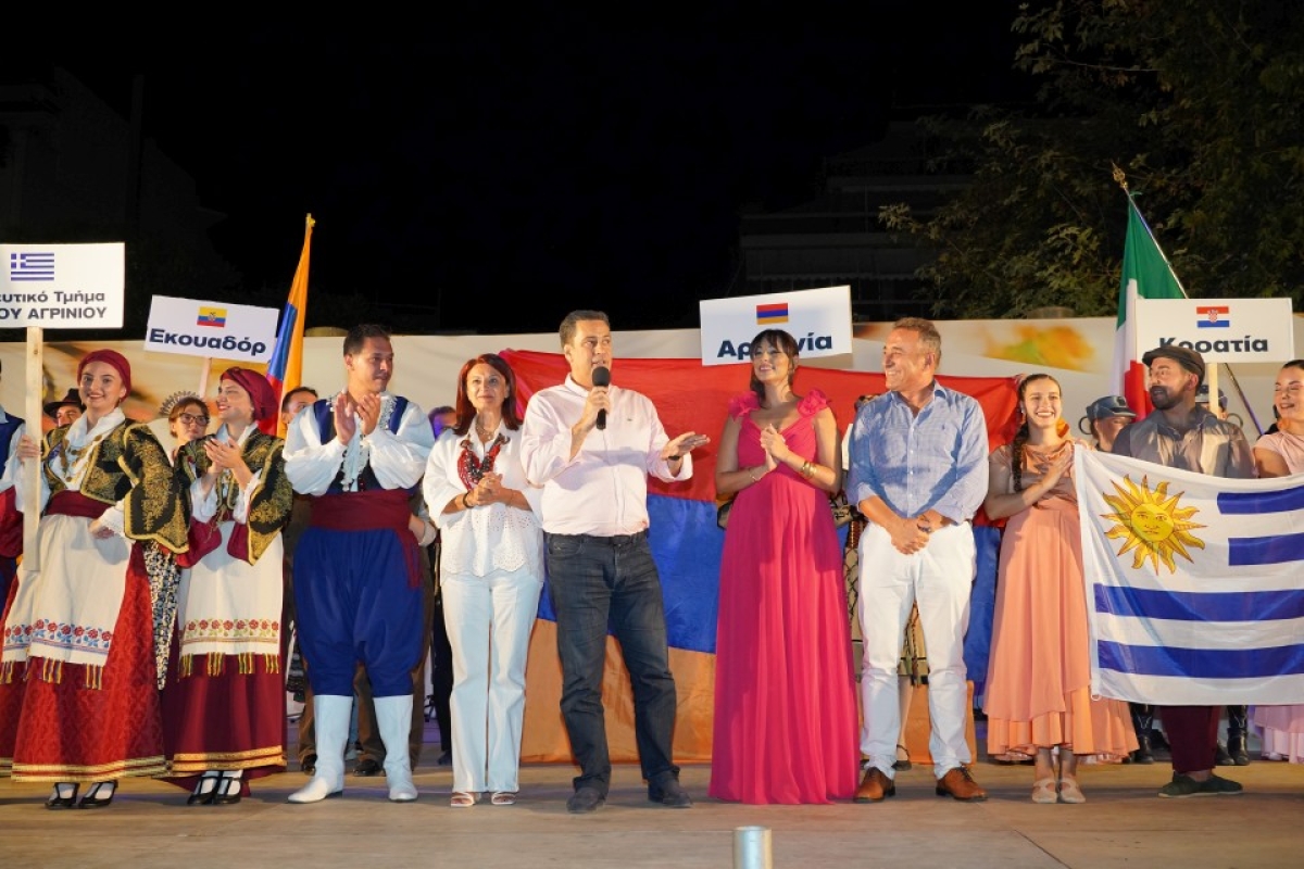 Εντυπωσιακή η τελετή λήξης του ΔιεθνούςΦεστιβάλ Παραδοσιακών Χορών 2023, στην πλατεία Δημοκρατίας