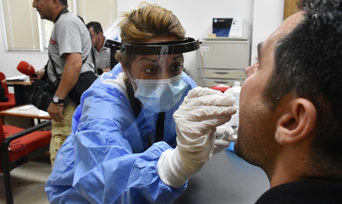 Πώς θα γίνονται τα υποχρεωτικά rapid test για τους εργαζόμενους στον ιδιωτικό τομέα – Τι προβλέπει η Κ.Υ.Α.