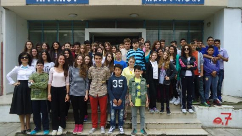 Η Πολιτιστική Ομάδα του 2ου Γυμνασίου Αγρινίου παρουσιάζει : «Παρακαλώ σε, μοίρα μου, να μη με ξενιτέψεις…»