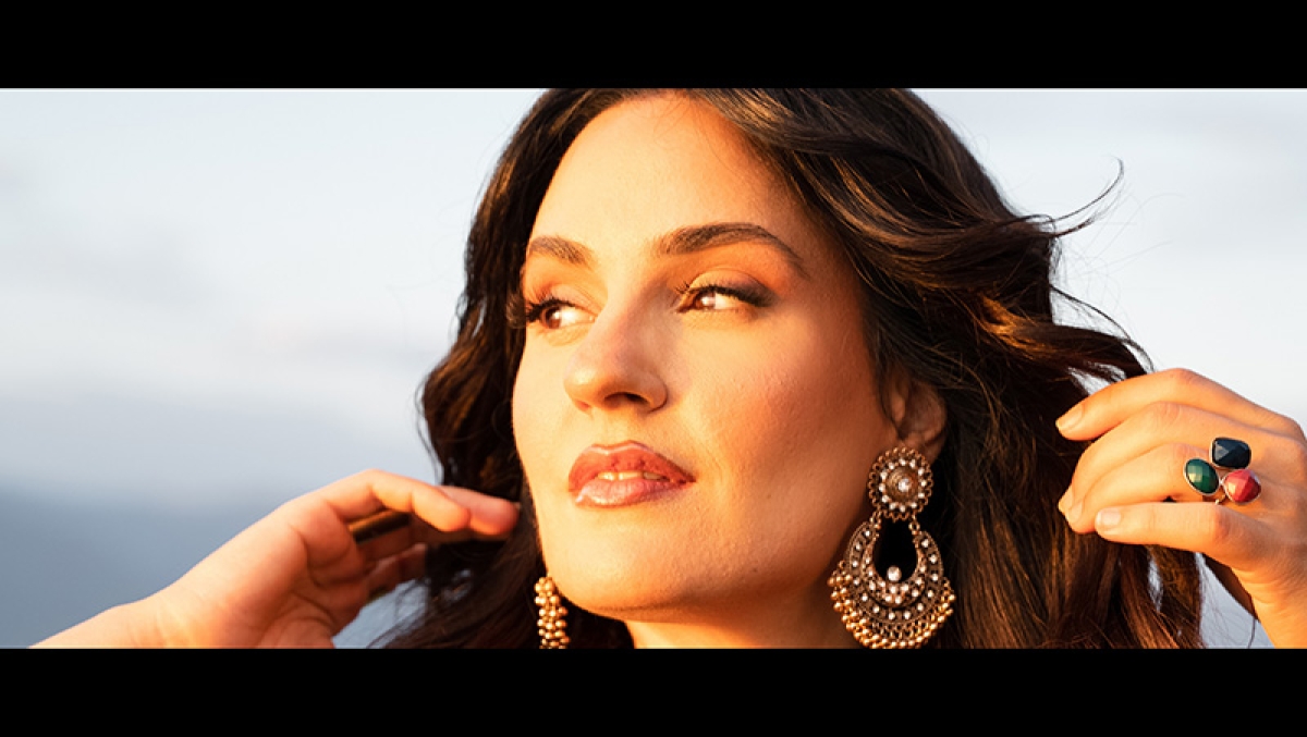 «Όλα στον αέρα»: Η Ξένια Βέρρα επιστρέφει με ένα άκρως χορευτικό τραγούδι