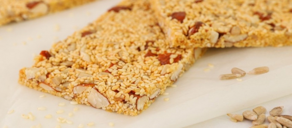 Αυτό είναι το ελληνικό σνακ που ανεβάζει τη διάθεση και ενισχύει τα οστά