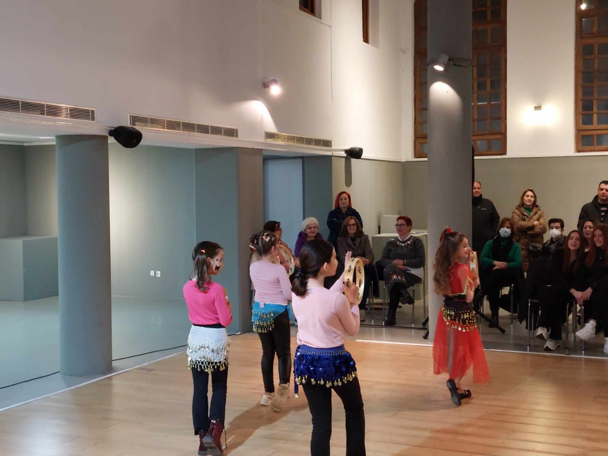 Σε οριεντάλ ρυθμούς χόρεψαν μαθήτριες των «Επτά Πέπλων» στο Αγρίνιο (video)