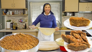 Πετράτο, ο παραδοσιακός χωριάτικος μπακλαβάς των Αγράφων (βίντεο)