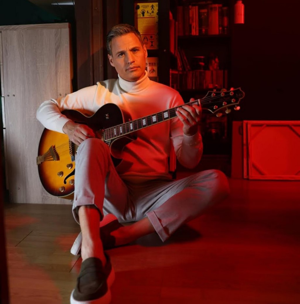 Γρηγόρης Πετράκος: Συγκλονίζει το νέο του κοινωνικό τραγούδι