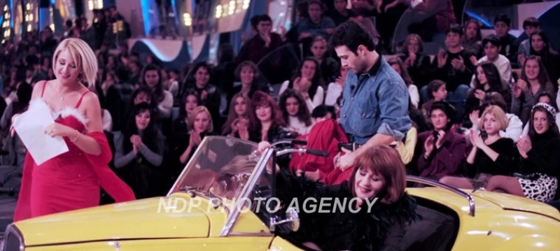 Πρωτοχρονιές… ΠΑΣΟΚ: Όταν αλλάζαμε χρόνο με τη Ρούλα Κορομηλά και λαμπερούς καλεσμένους στο MEGA