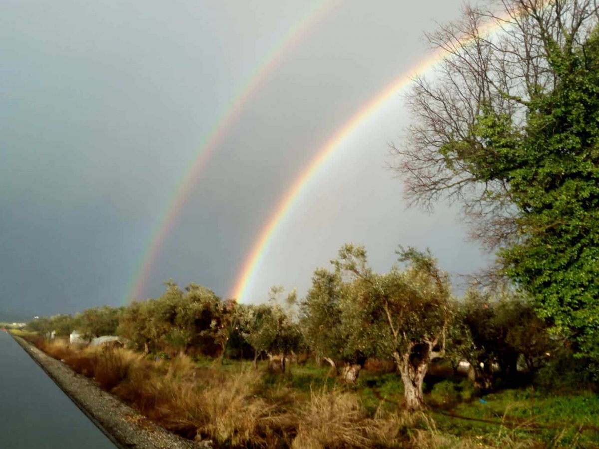 Διπλό ουράνιο τόξο έκανε την εμφάνιση του στο Αγρίνιο (φωτο)