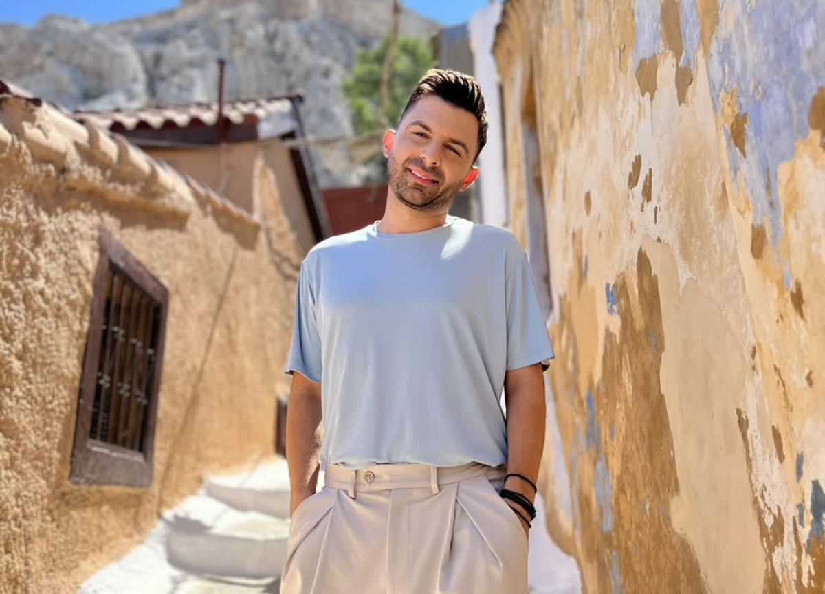 Ο Χρήστος Καρατζάκος δηλώνει «Άστατος» στο νέο του τραγούδι!