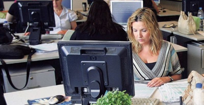 ΟΑΕΔ: Βγαίνει η προκήρυξη για τις 5.500 προσλήψεις με μισθό δημοσίου υπαλλήλου