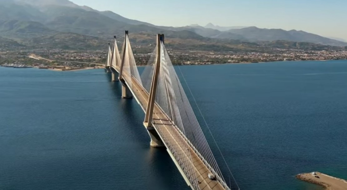 Εντυπωσιακή και από ψηλά η γέφυρα Ρίου-Αντιρρίου (βίντεο)