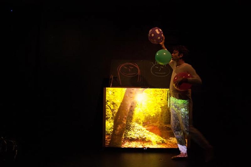 Μικρό Θέατρο: Τελευταία παράσταση «Έξω πάνω μέσα κάτω» (19/2/2017)