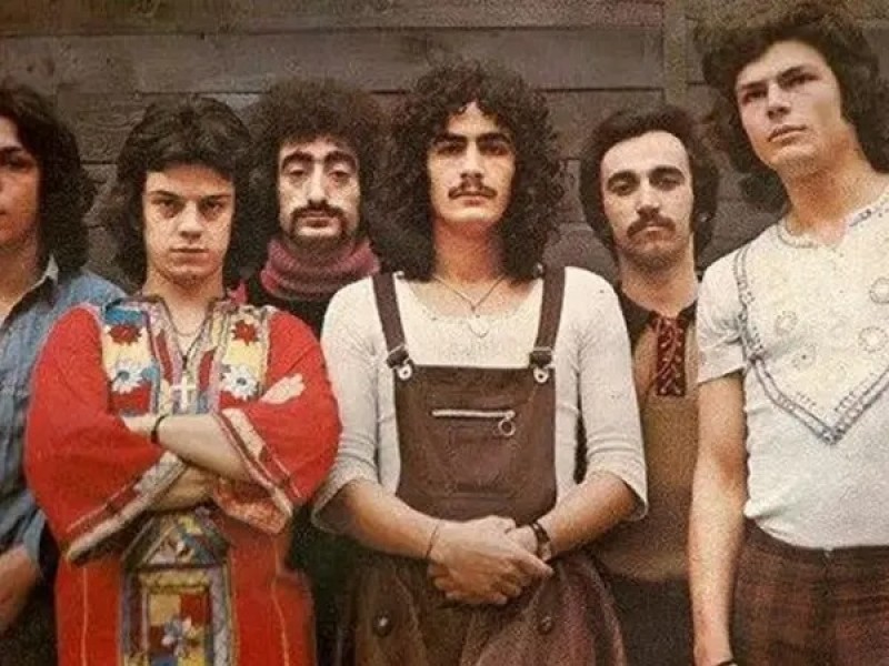 Ποιος ήταν ο Γαρύφαλλος που γράφτηκε σε ένα βράδυ και έκανε γνωστούς τους Πελόμα Μποκιού