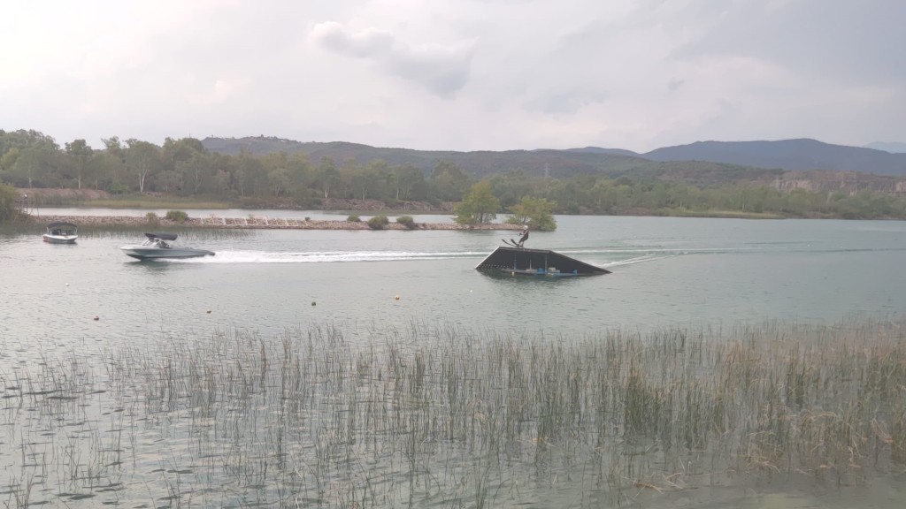 Λίμνη Στράτου: Θεαματική αρχή στο Πανελλήνιο Πρωτάθλημα Θαλασσίου Σκι 2024 (εικόνες - video)