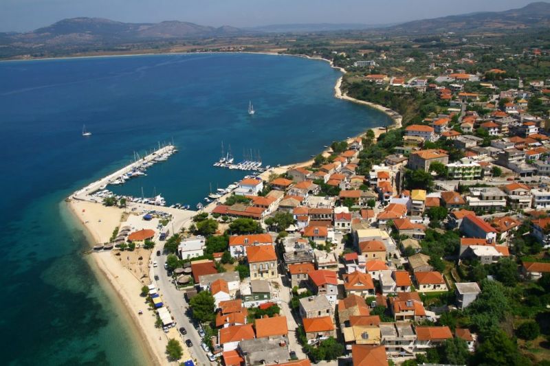 Η γραφική Πάλαιρος, οι φανταστικές παραλίες και η γαλήνια θέα του Ιονίου