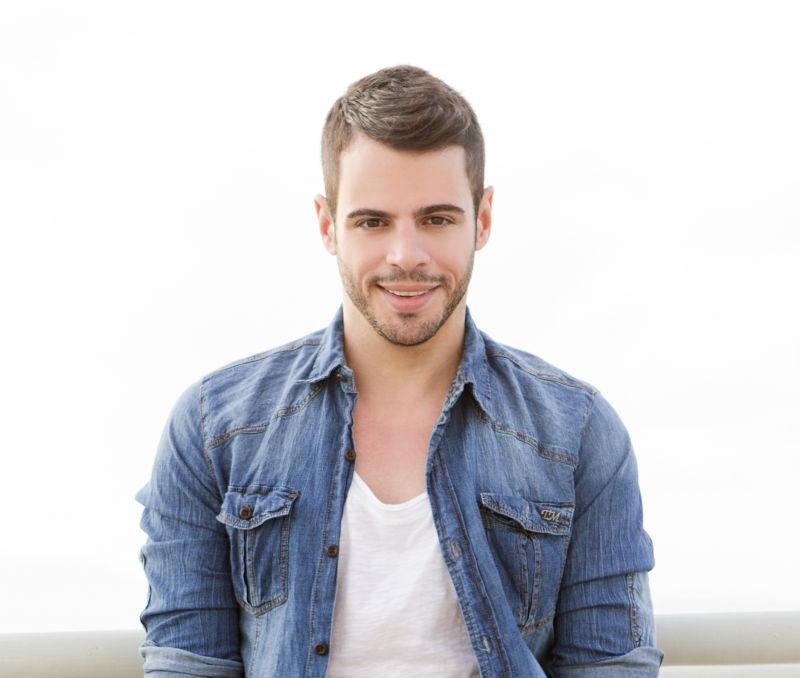 Γνωρίστε τον πολυτάλαντο τραγουδιστή, ηθοποιό και δικηγόρο……Γιάννη Μωραϊτη!